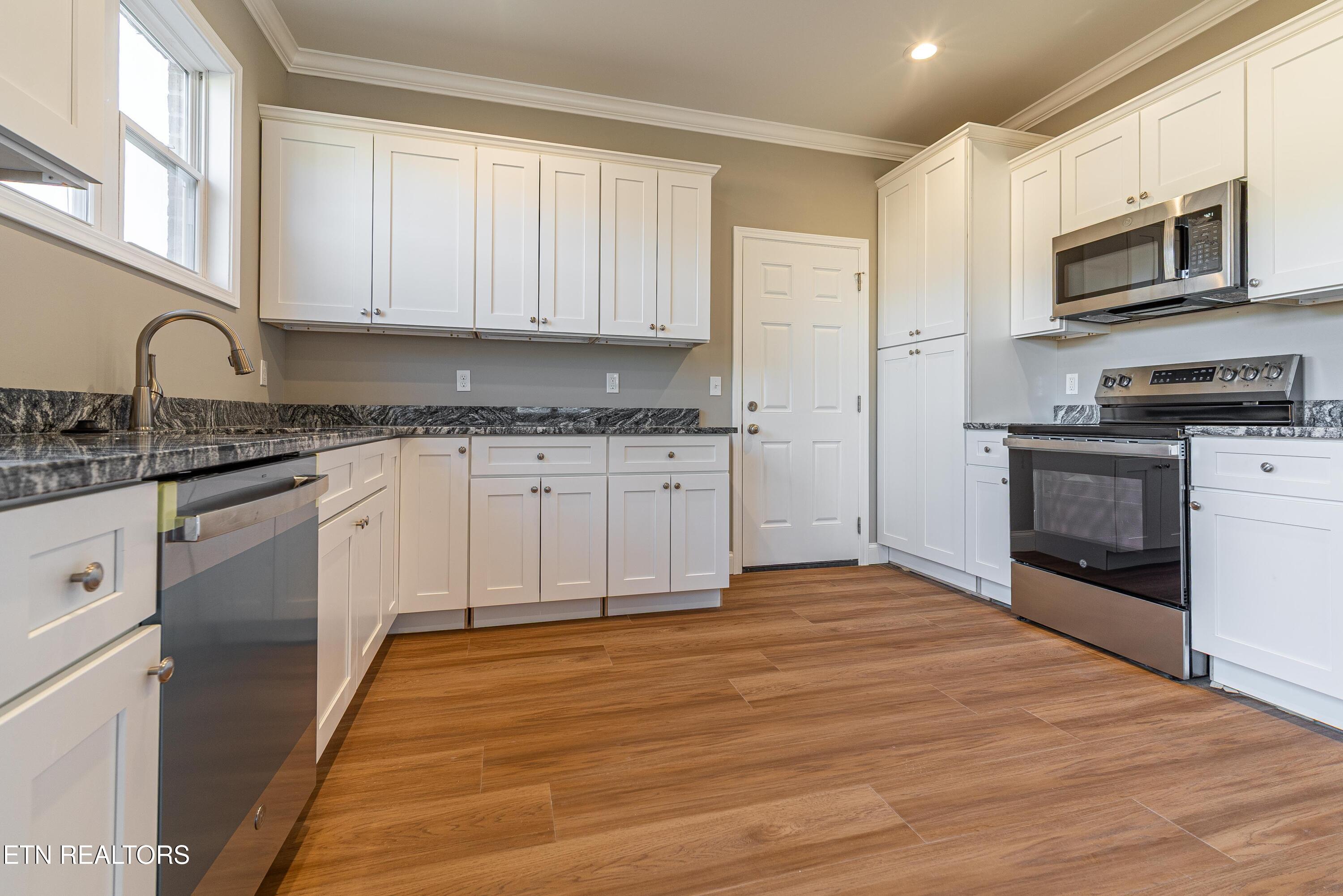 172 Crossroads Boulevard Oak Ridge, TN 37830 - Photo 7 of 26 DSC06291