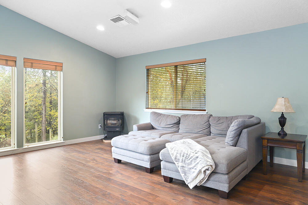 520 Stewart Road Grants Pass, OR 97526 - Photo 12 of 47 a living room with furniture and a large window