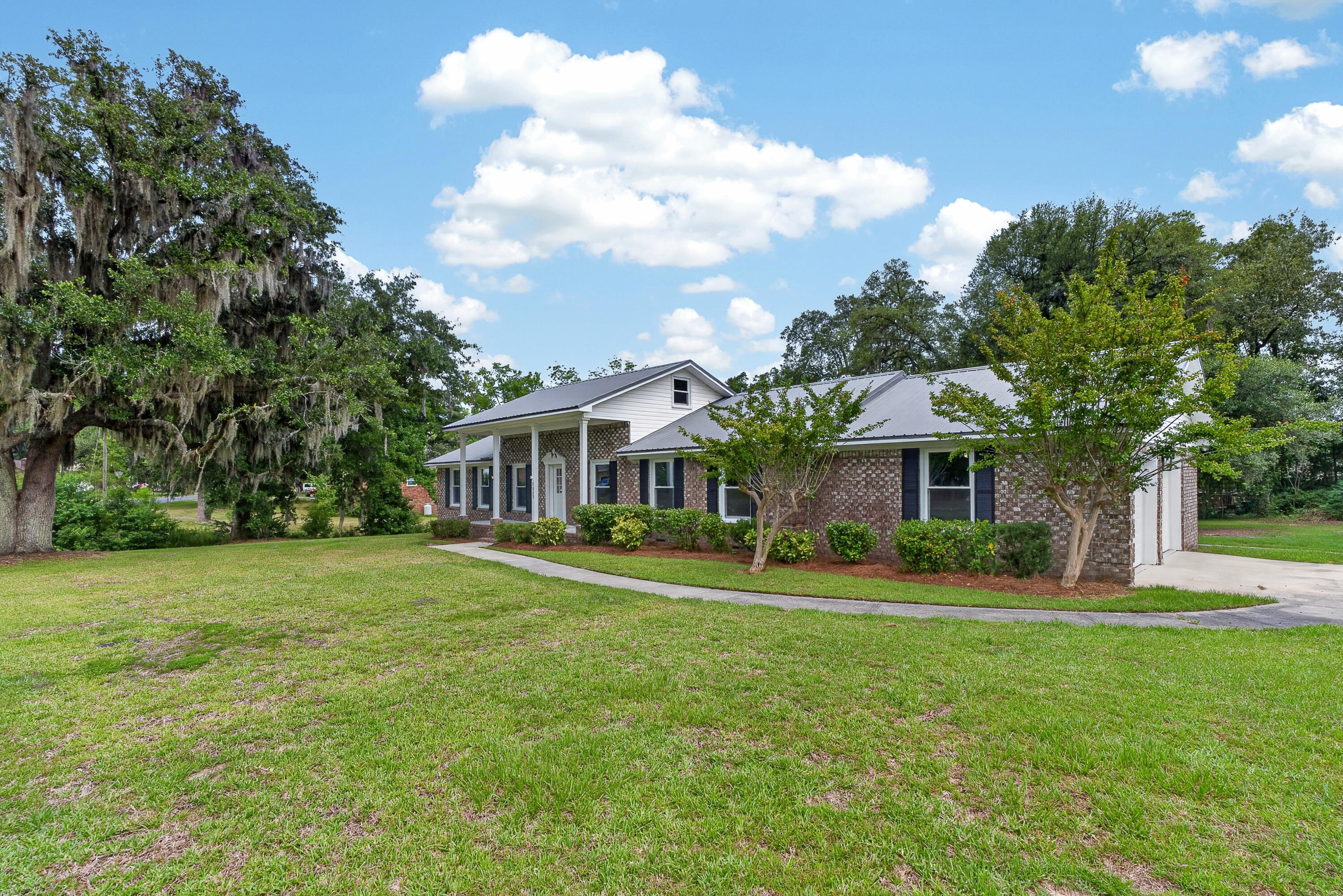 1322 Old Fort Road Moncks Corner, SC 29461 - Photo 2 of 32 4-print-Barclay Media Co. -12