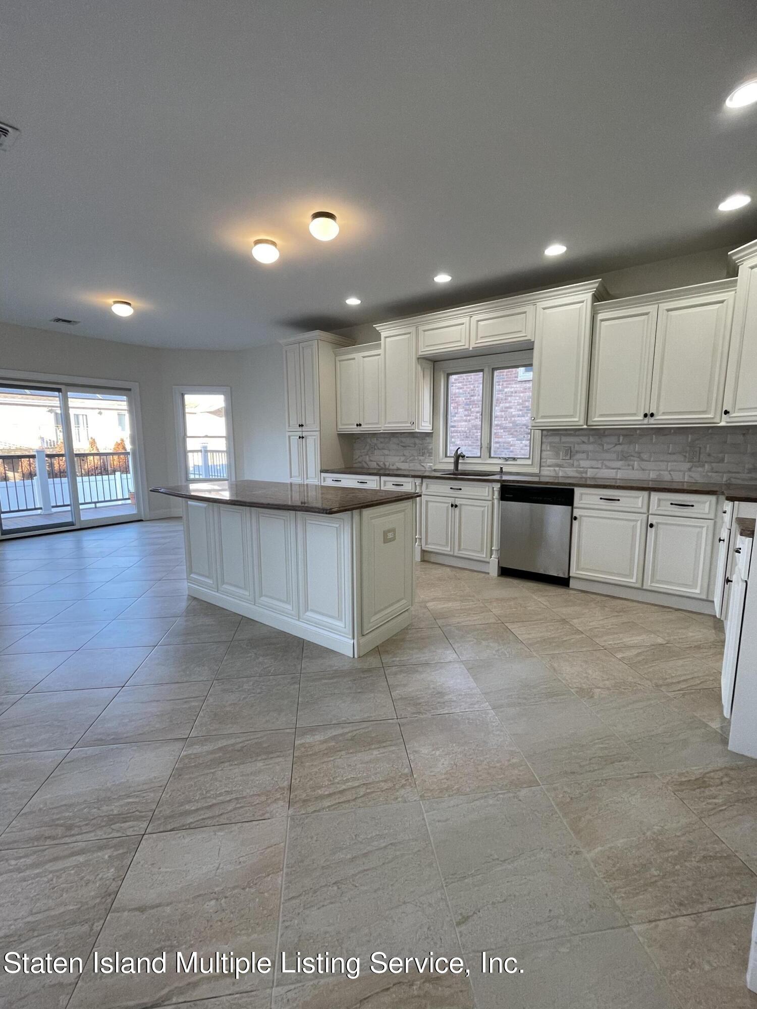 67 Hanover Avenue Staten Island, NY 10309 - Photo 3 of 22 Kitchen