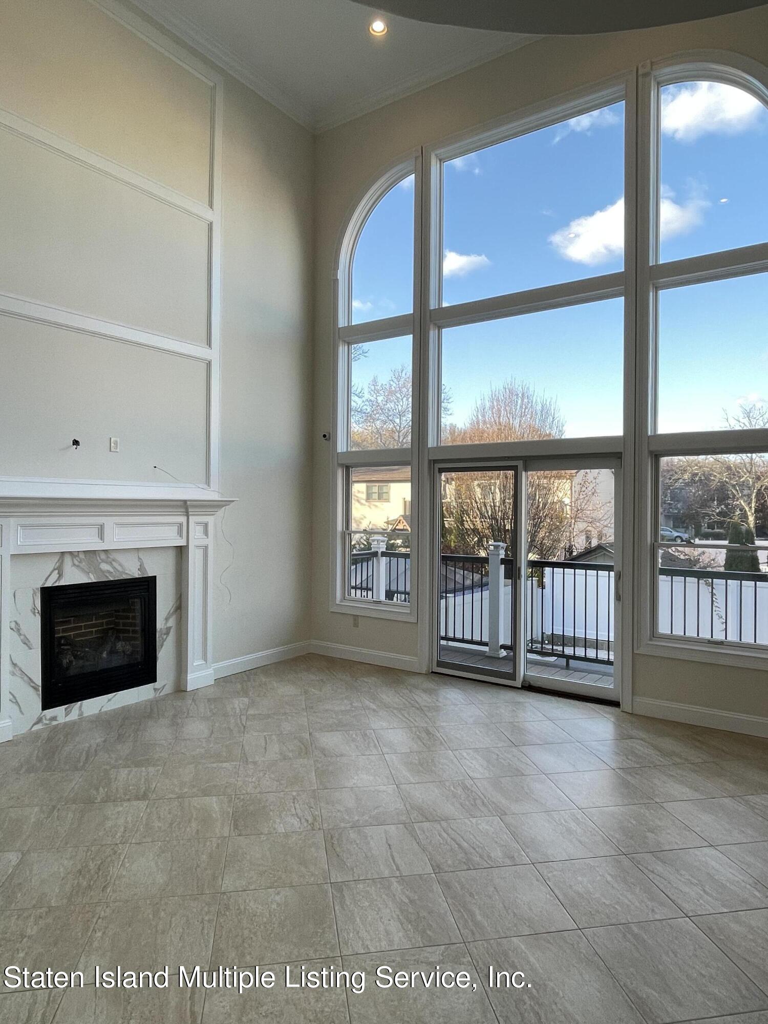 67 Hanover Avenue Staten Island, NY 10309 - Photo 6 of 22 2 Story Family Room