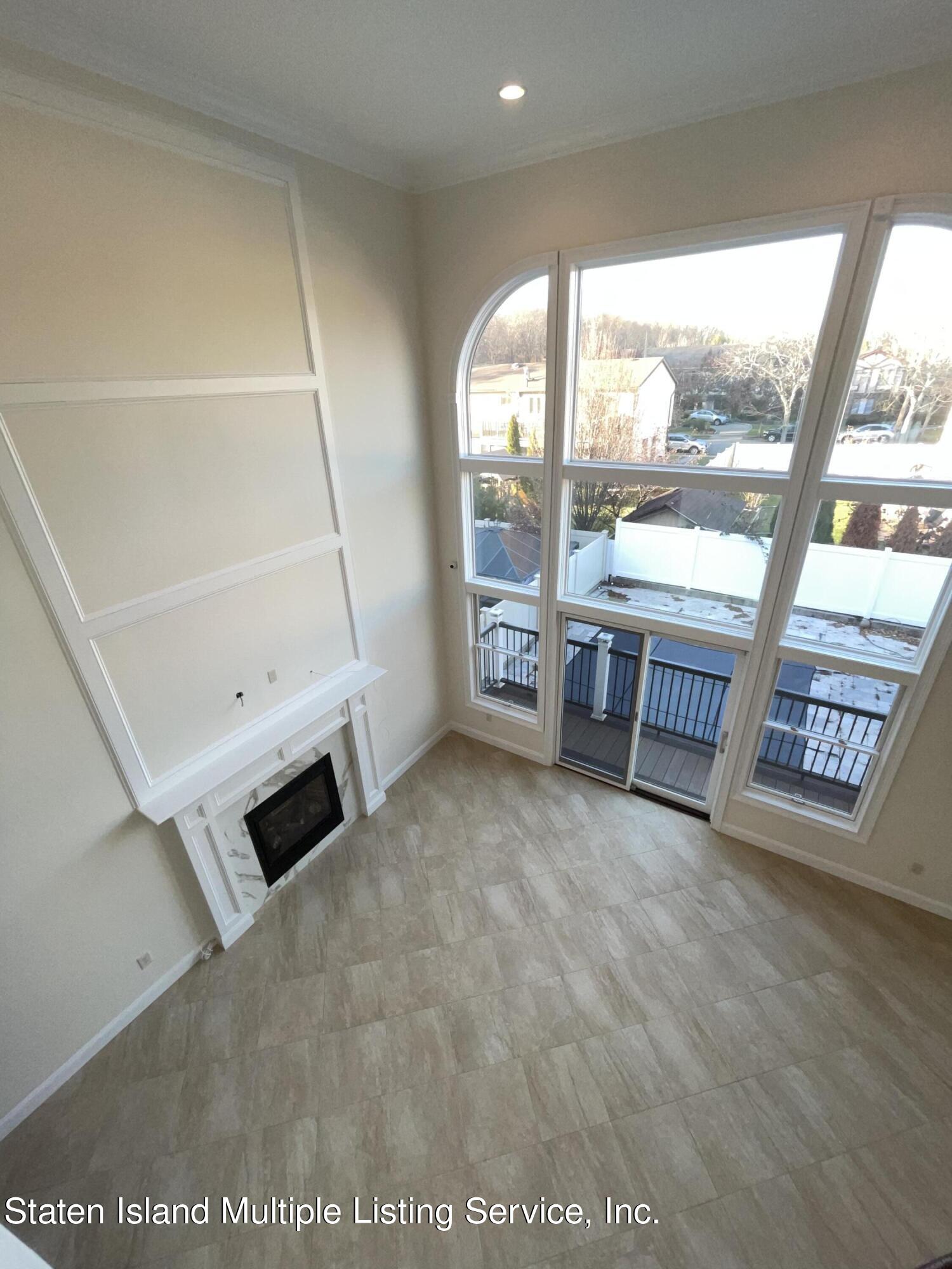 67 Hanover Avenue Staten Island, NY 10309 - Photo 9 of 22 2 Story Family Room