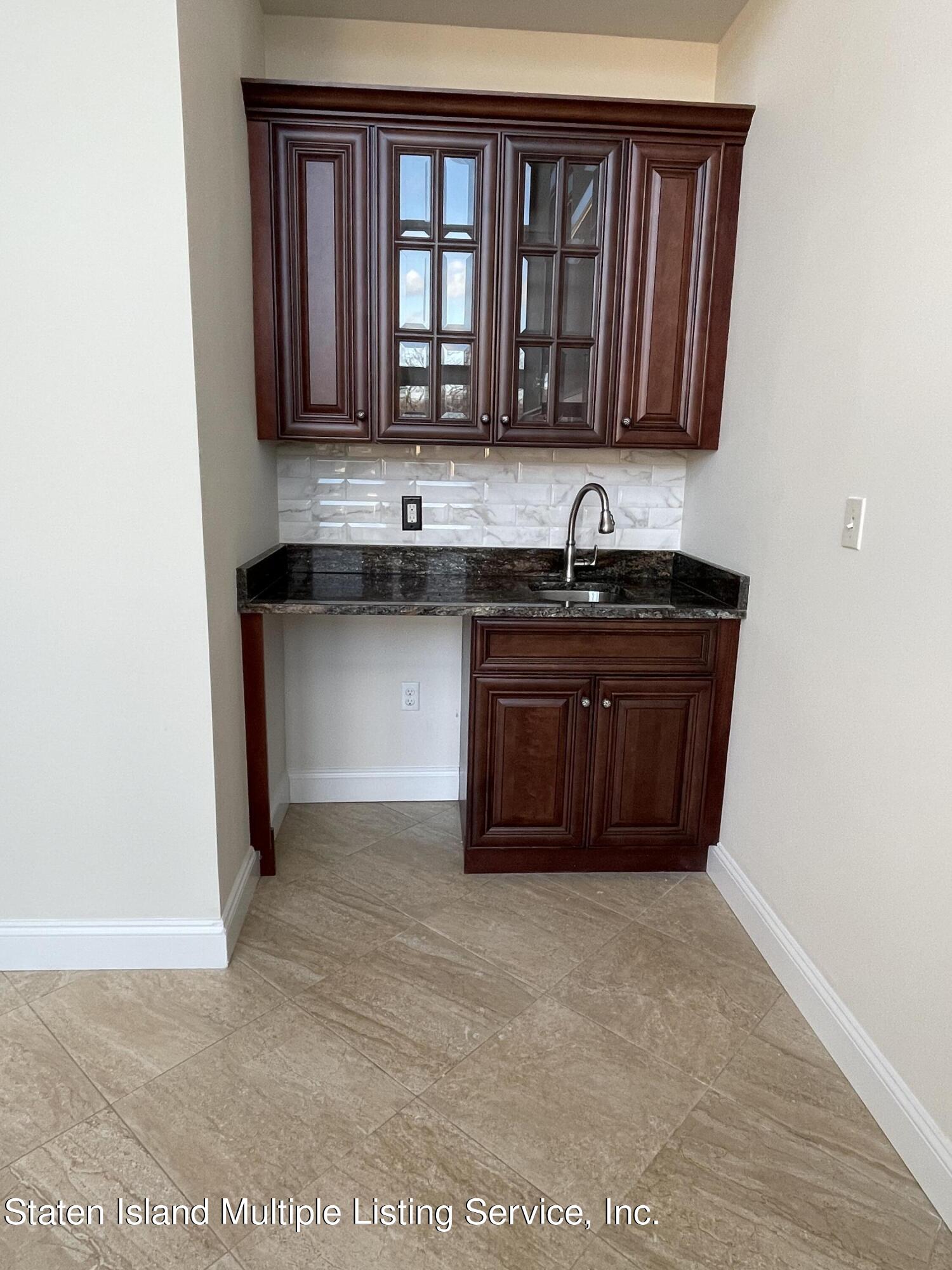 67 Hanover Avenue Staten Island, NY 10309 - Photo 10 of 22 Wet Bar
