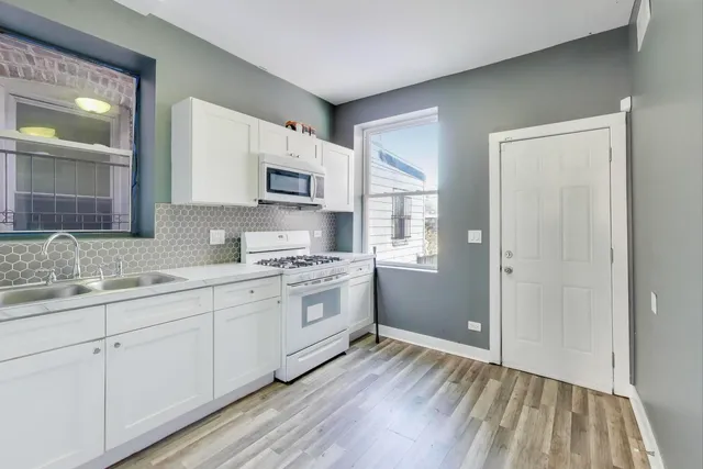 $1,800 | 6624 South Rhodes Avenue, Unit 1, Chicago, IL 60637