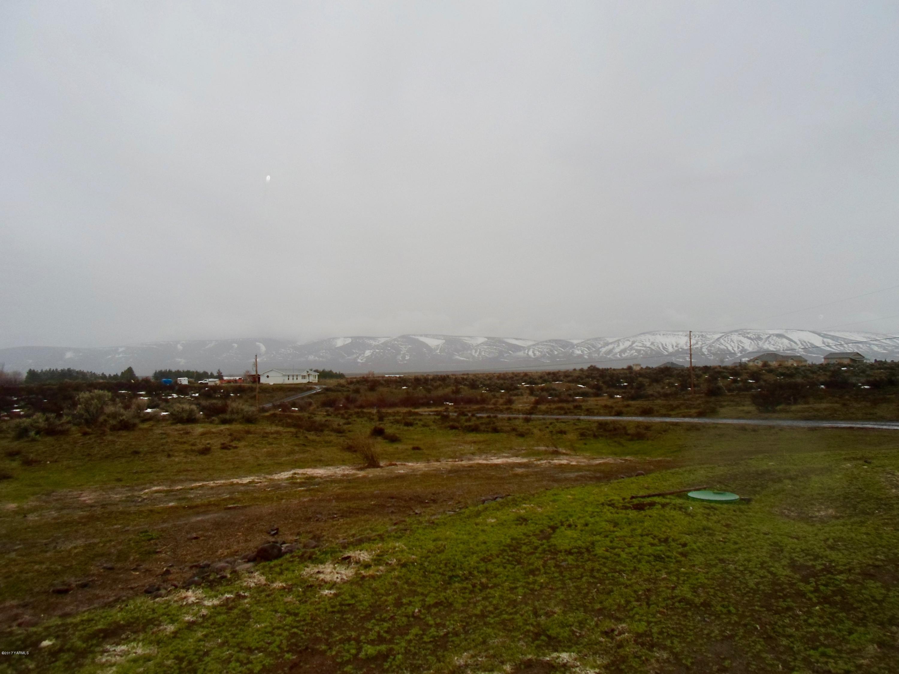 378 Hideaway Road Yakima, WA 98908 - Photo 12 of 27 a view of an ocean with beach