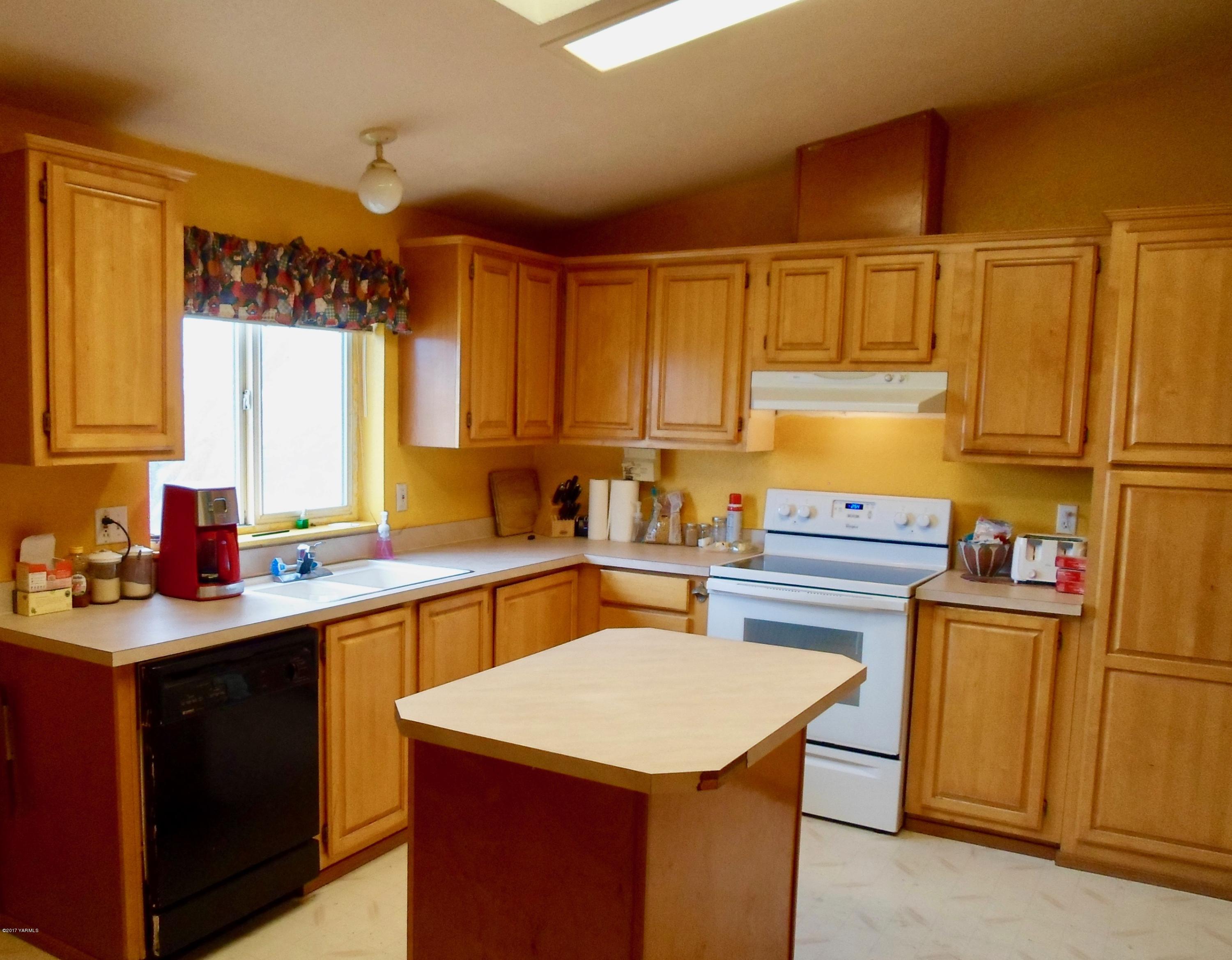 378 Hideaway Road Yakima, WA 98908 - Photo 16 of 27 a kitchen with a sink stove and refrigerator