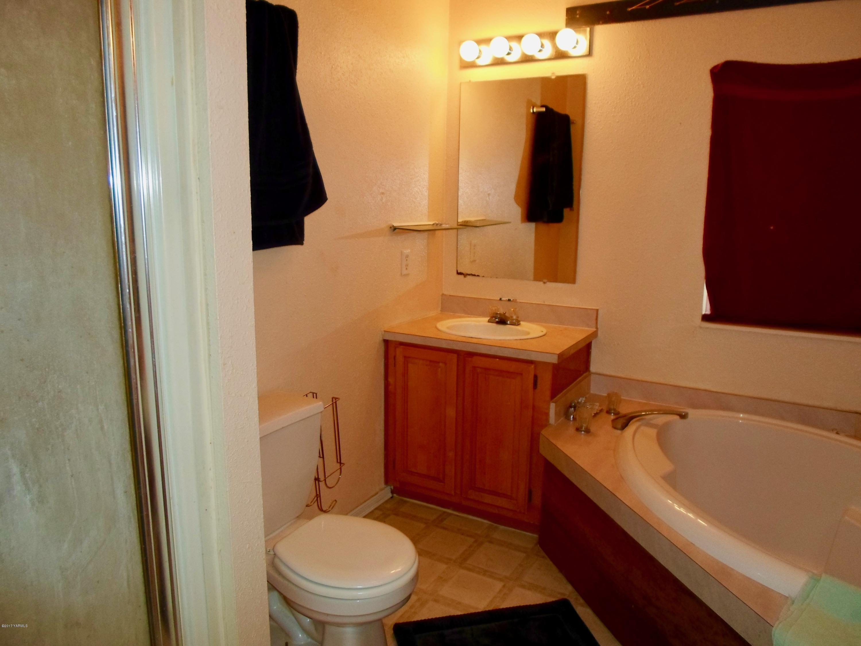 378 Hideaway Road Yakima, WA 98908 - Photo 19 of 27 a bathroom with a sink a toilet and shower