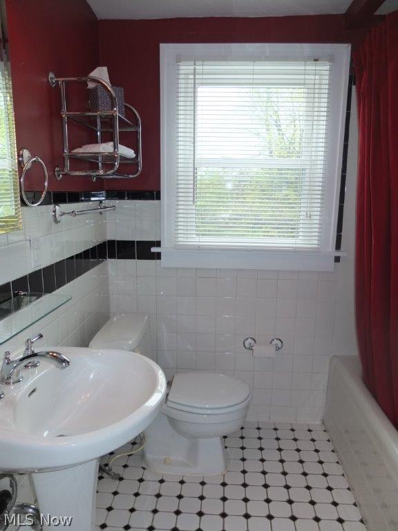 1244 Ridge Road Northwest Canton, OH 44703 - Photo 12 of 21 Full bath with tile floor.