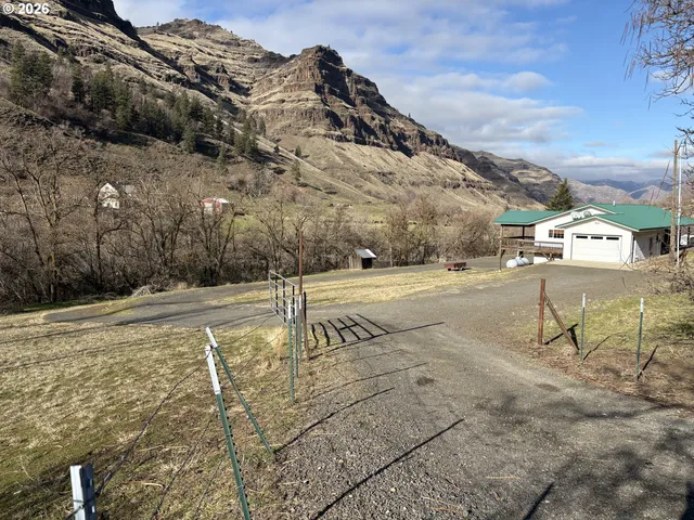 a view of a basketball court