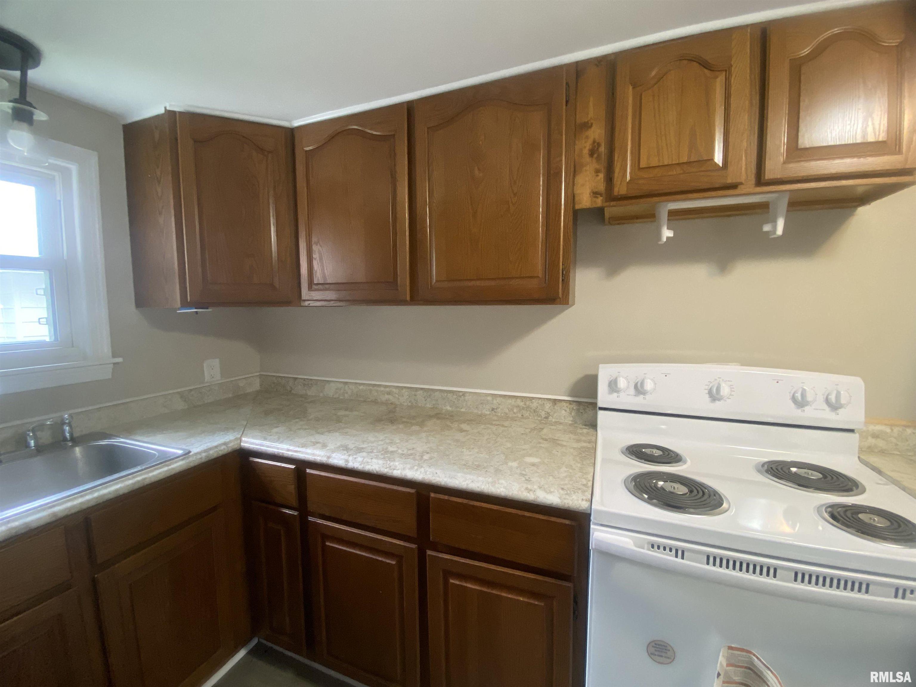 211 Charles Street Benton, IL 62812 - Photo 18 of 43 Gallery Image 18