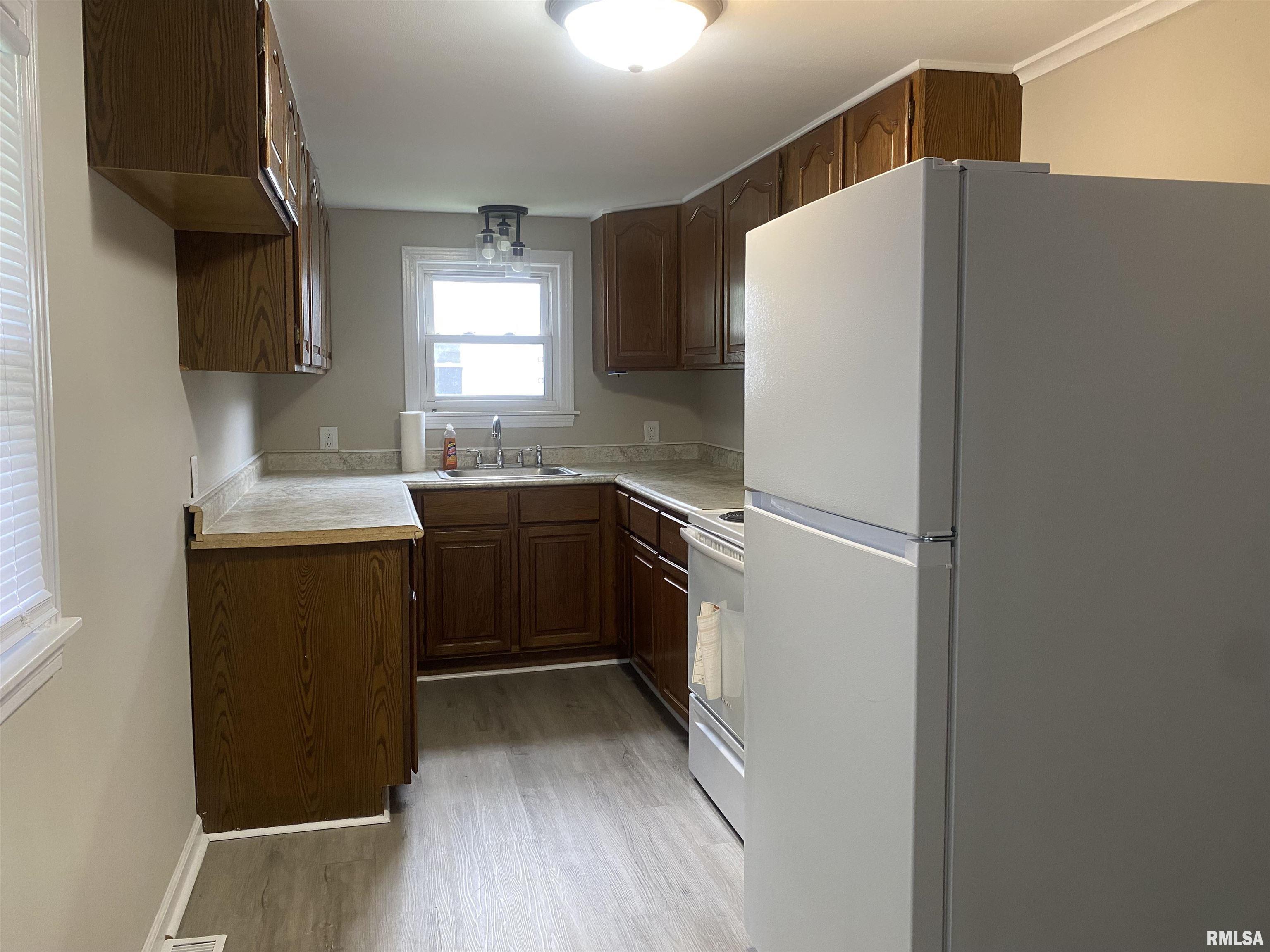211 Charles Street Benton, IL 62812 - Photo 19 of 43 Gallery Image 19