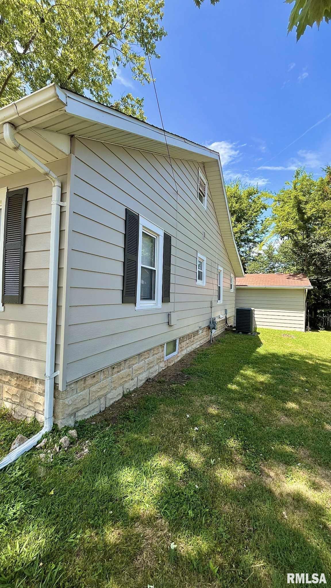 211 Charles Street Benton, IL 62812 - Photo 35 of 43 Gallery Image 35