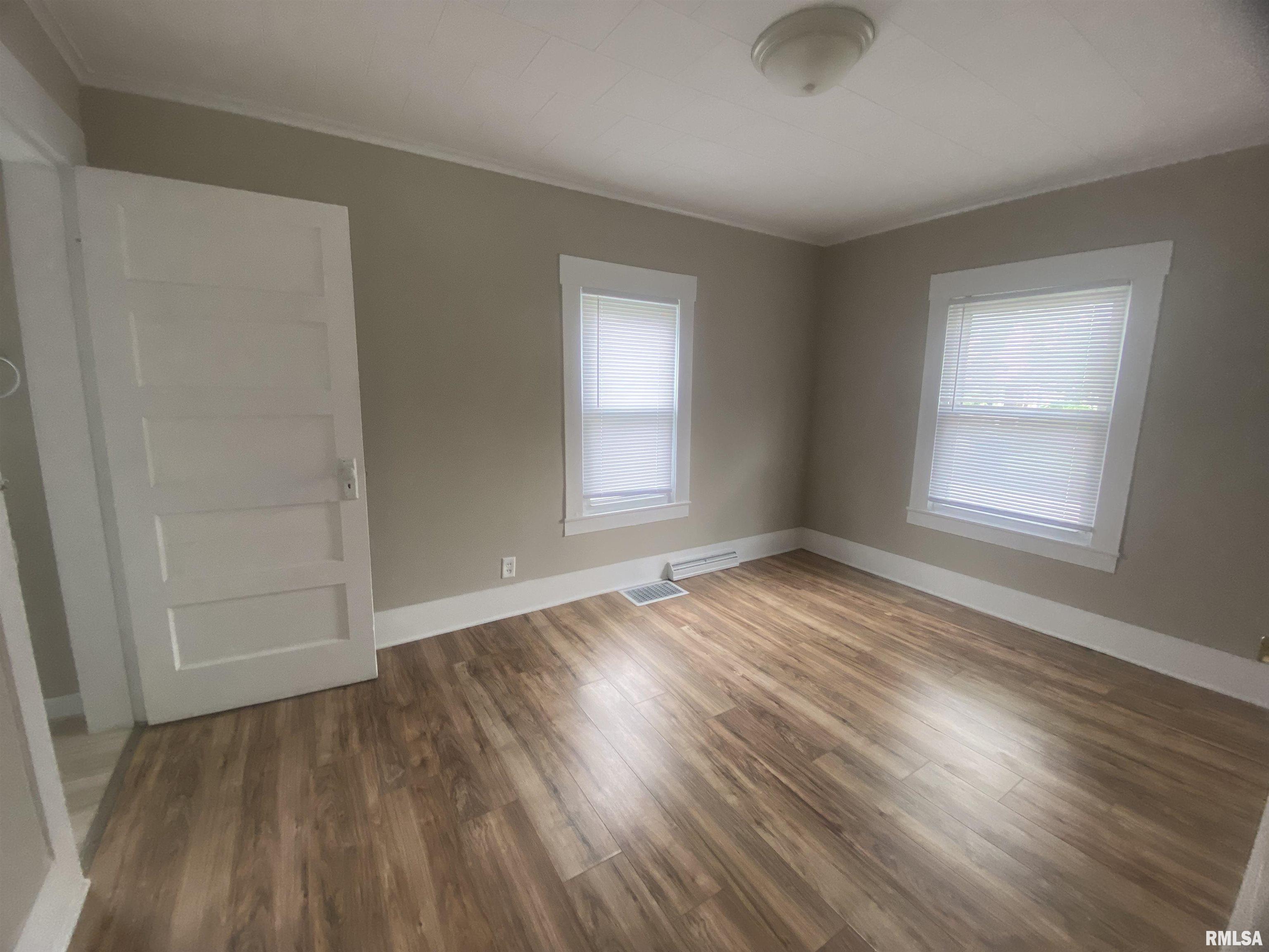 211 Charles Street Benton, IL 62812 - Photo 9 of 43 Gallery Image 9
