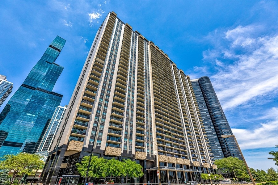 400 East Randolph Street, Unit 3429 Chicago, IL 60601 - Photo 1 of 44 a front view of a building