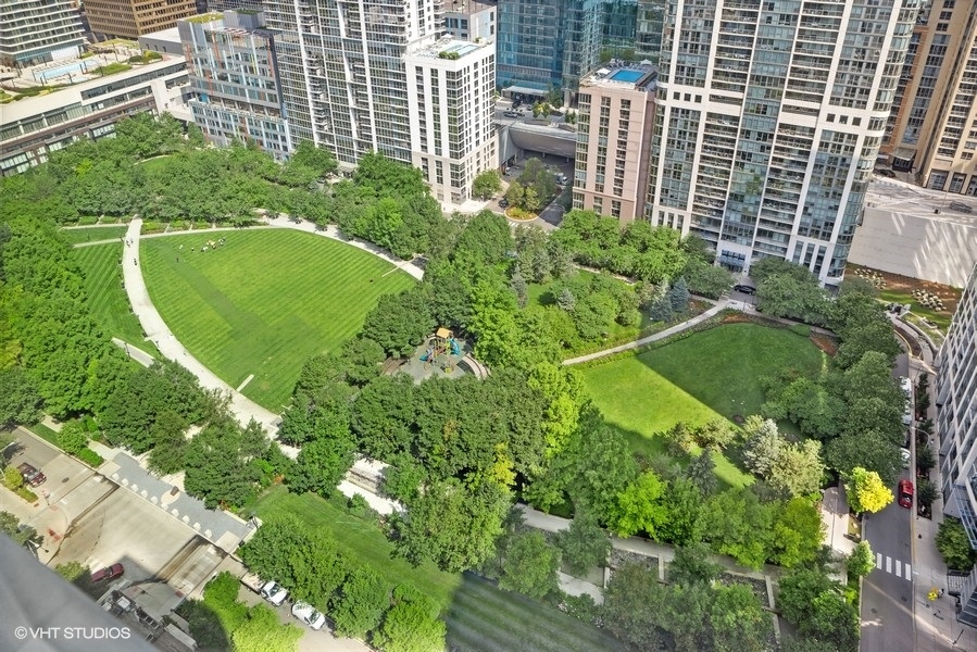 400 East Randolph Street, Unit 3429 Chicago, IL 60601 - Photo 13 of 44 a view of a garden