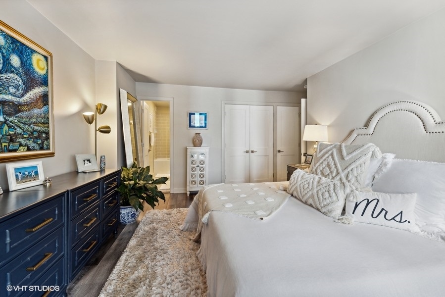 400 East Randolph Street, Unit 3429 Chicago, IL 60601 - Photo 21 of 44 a bedroom with a bed and a dresser