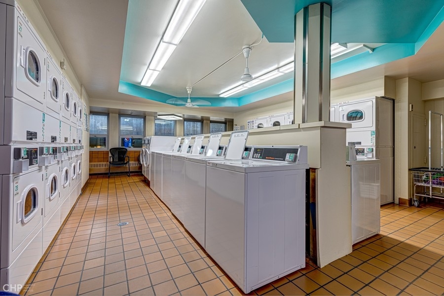 400 East Randolph Street, Unit 3429 Chicago, IL 60601 - Photo 40 of 44 a utility room with dryer and washer