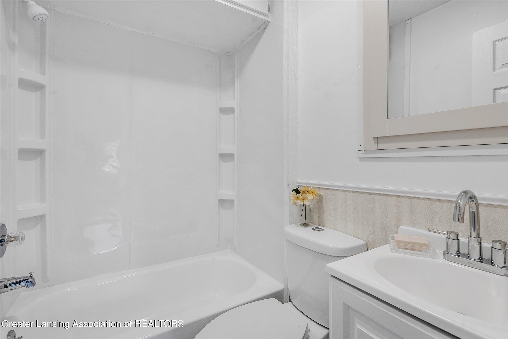 625 East Cavanaugh Road Lansing, MI 48910 - Photo 19 of 28 19-625-E-Cavanaugh-Rd-WindowStill-Real-E