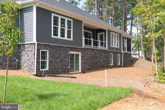 a view of a lake with houses in outdoor space