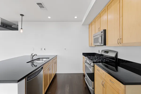 $2,500 | 900 20th Avenue South, Unit 1004, Nashville, TN 37212