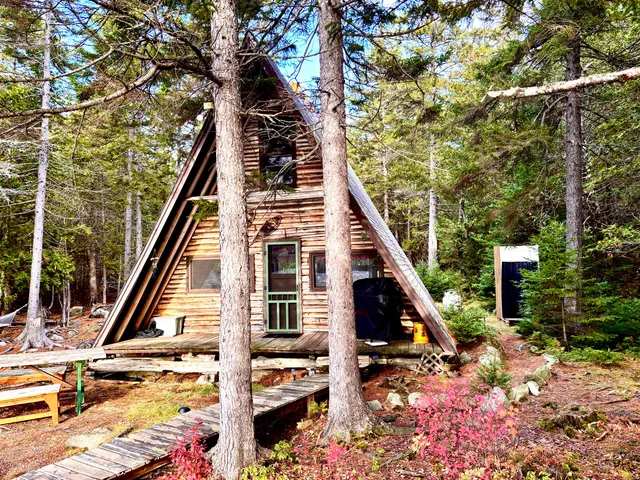 $239,000 | 49 Cozy Corner, Millinocket, ME 04462