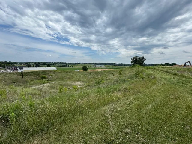 $407,900 | 1004 Red Hawk Drive, Milton, WI 53563