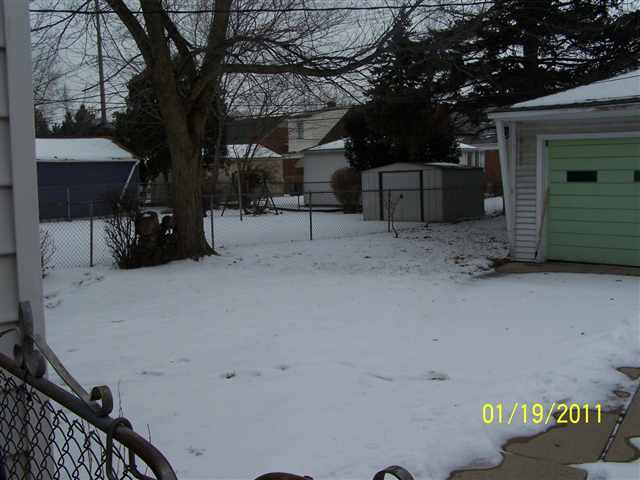 16813 8 Mile Road Eastpointe, MI 48021 - Photo 5 of 5 31040718-4.JPG