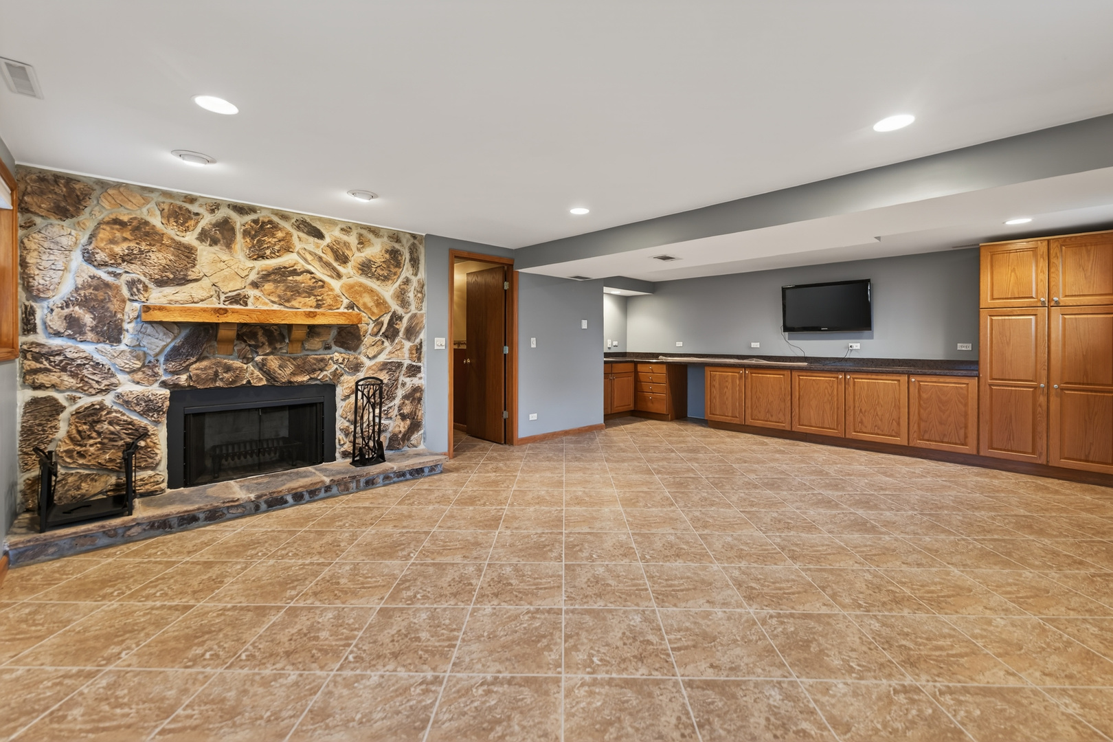 623 Colonial Drive DeKalb, IL 60115 - Photo 22 of 32