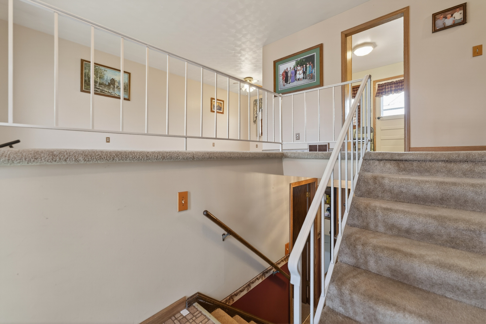 623 Colonial Drive DeKalb, IL 60115 - Photo 4 of 32