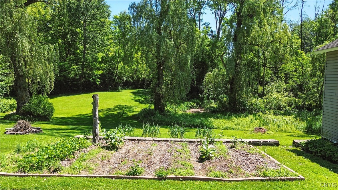 388 Sutton Road Schroeppel, NY 13132 - Photo 10 of 36