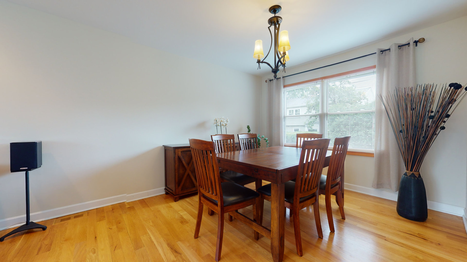 809 Dannet Road Buffalo Grove, IL 60089 - Photo 4 of 21