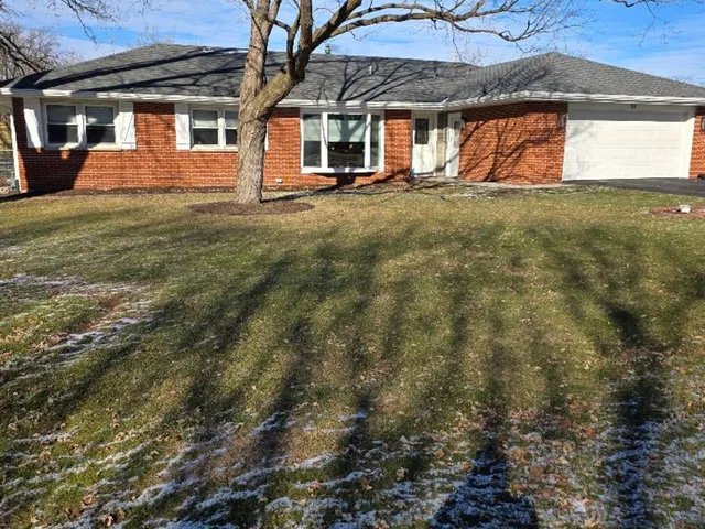 $349,900 | 19 Pasadena Drive, Oswego, IL 60543