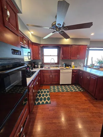 $349,900 | 19 Pasadena Drive, Oswego, IL 60543