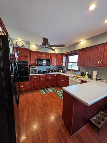 $349,900 | 19 Pasadena Drive, Oswego, IL 60543