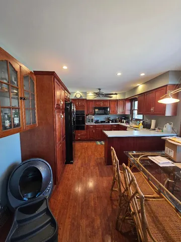 $349,900 | 19 Pasadena Drive, Oswego, IL 60543