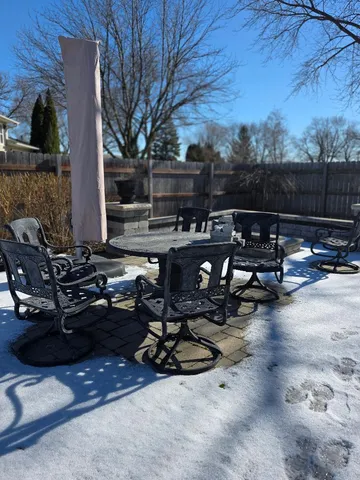 $349,900 | 19 Pasadena Drive, Oswego, IL 60543