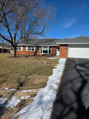 $349,900 | 19 Pasadena Drive, Oswego, IL 60543