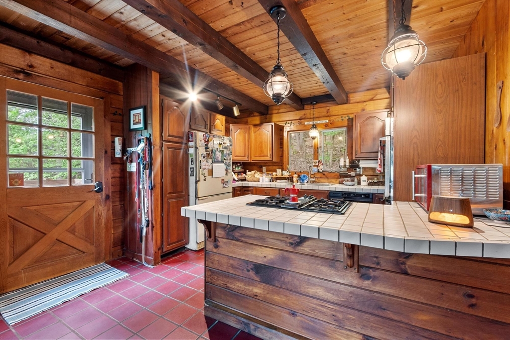 90 Appleton Circle Fitchburg, MA 01420 - Photo 2 of 30
