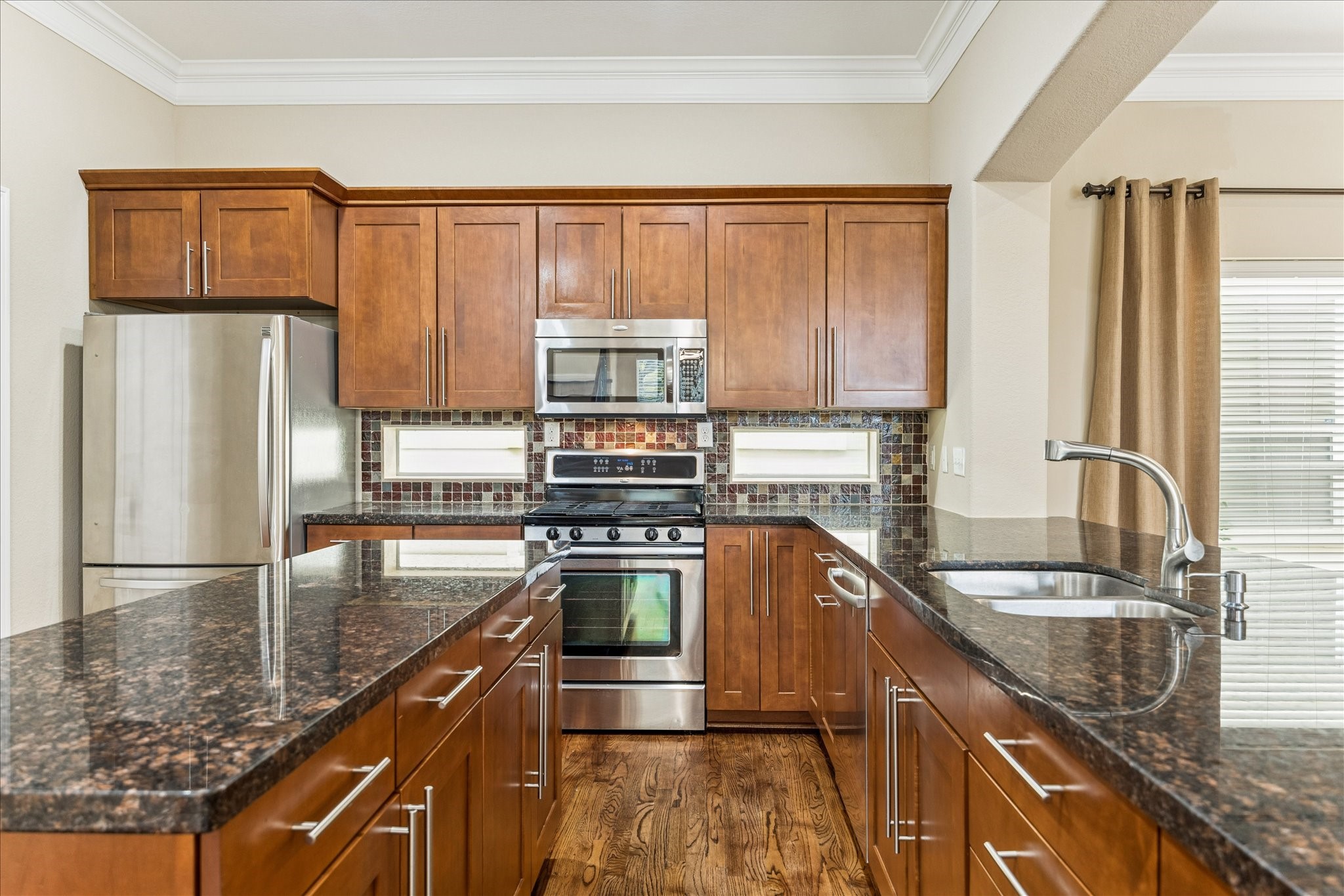 1033 West 23rd Street Houston, TX 77008 - Photo 13 of 26 a kitchen with kitchen island granite countertop a sink stove and refrigerator