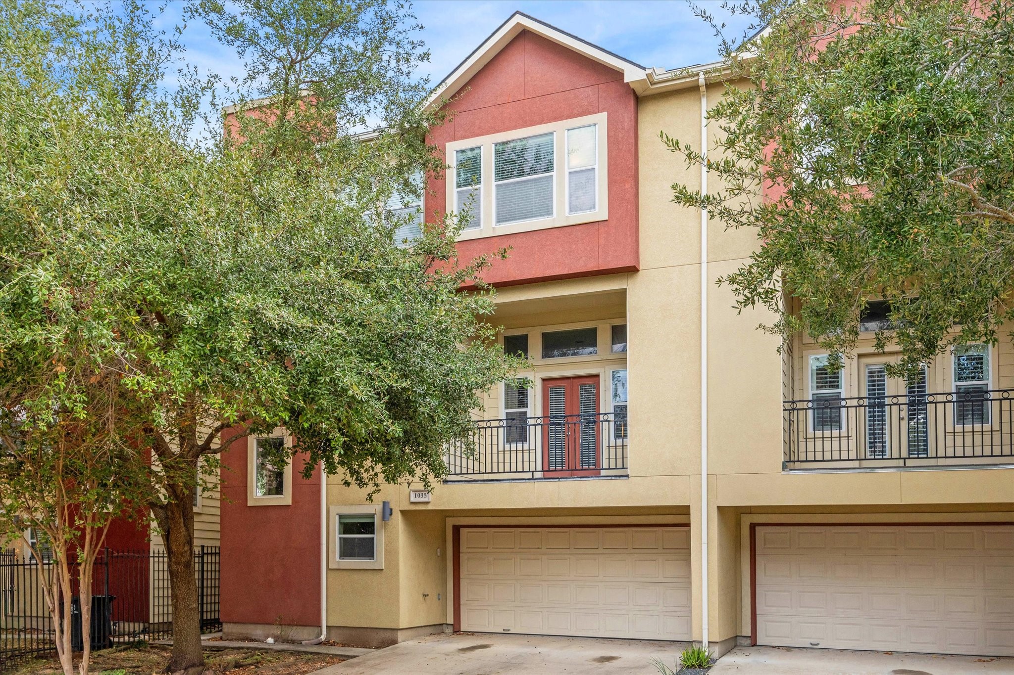 1033 West 23rd Street Houston, TX 77008 - Photo 2 of 25 a front view of a house with a tree