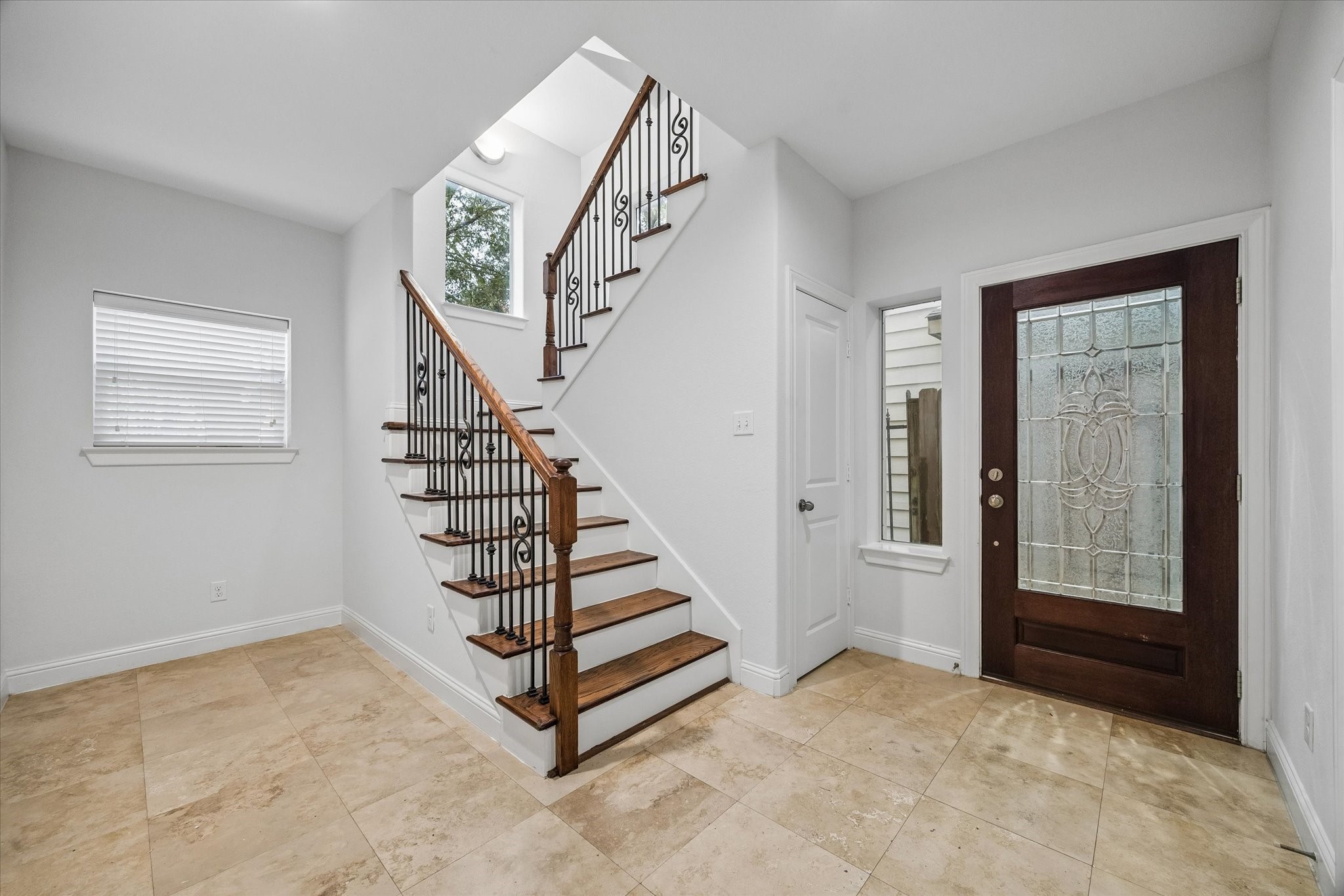 1033 West 23rd Street Houston, TX 77008 - Photo 3 of 25 a view of entryway with stairs and stairs