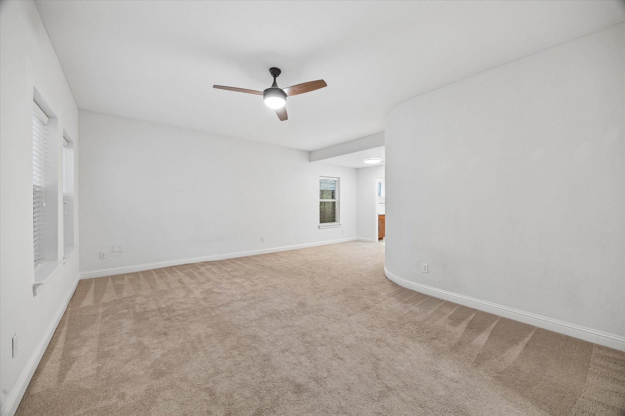 1033 West 23rd Street Houston, TX 77008 - Photo 4 of 25 wooden floor in an empty room