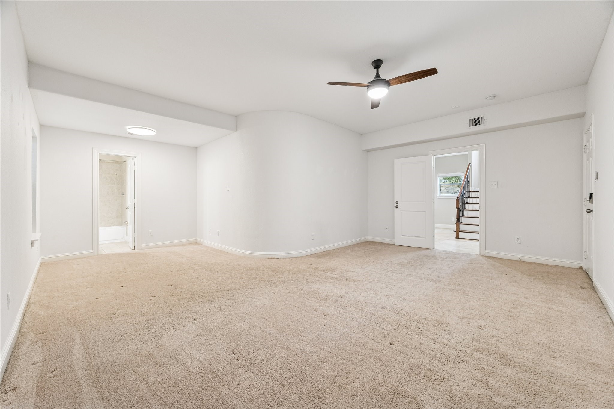 1033 West 23rd Street Houston, TX 77008 - Photo 4 of 26 a view of an empty room with a ceiling fan