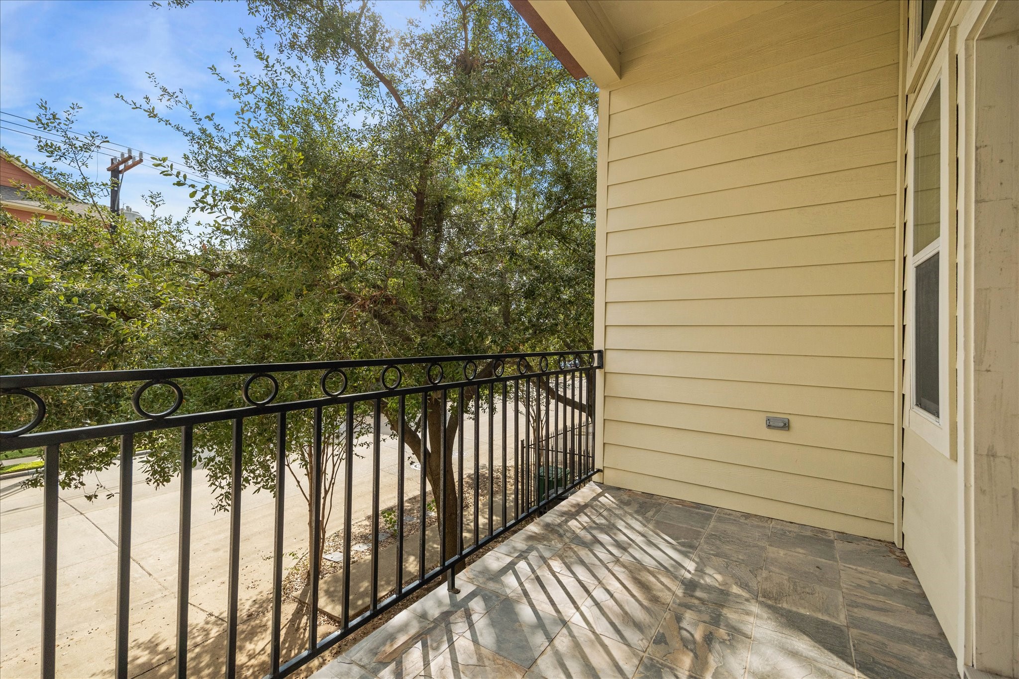 1033 West 23rd Street Houston, TX 77008 - Photo 9 of 26 a view of a balcony