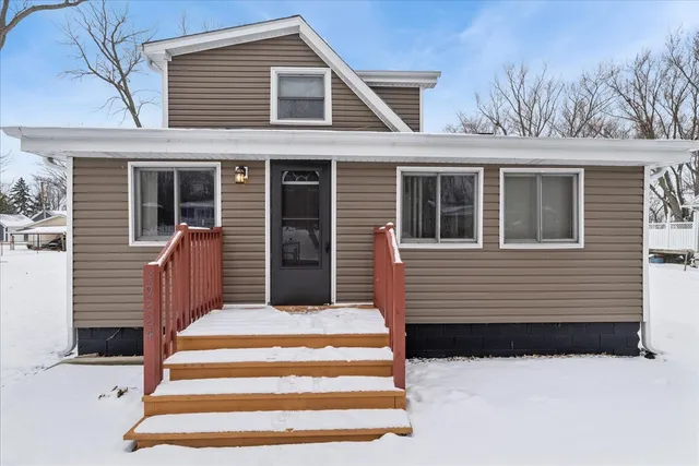 $349,000 | 39224 North Willow Lane, Antioch, IL 60002