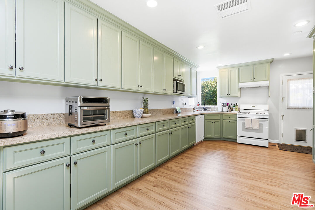 7501 Earldom Avenue Playa del Rey, CA 90293 - Photo 10 of 29 Gallery Image 10