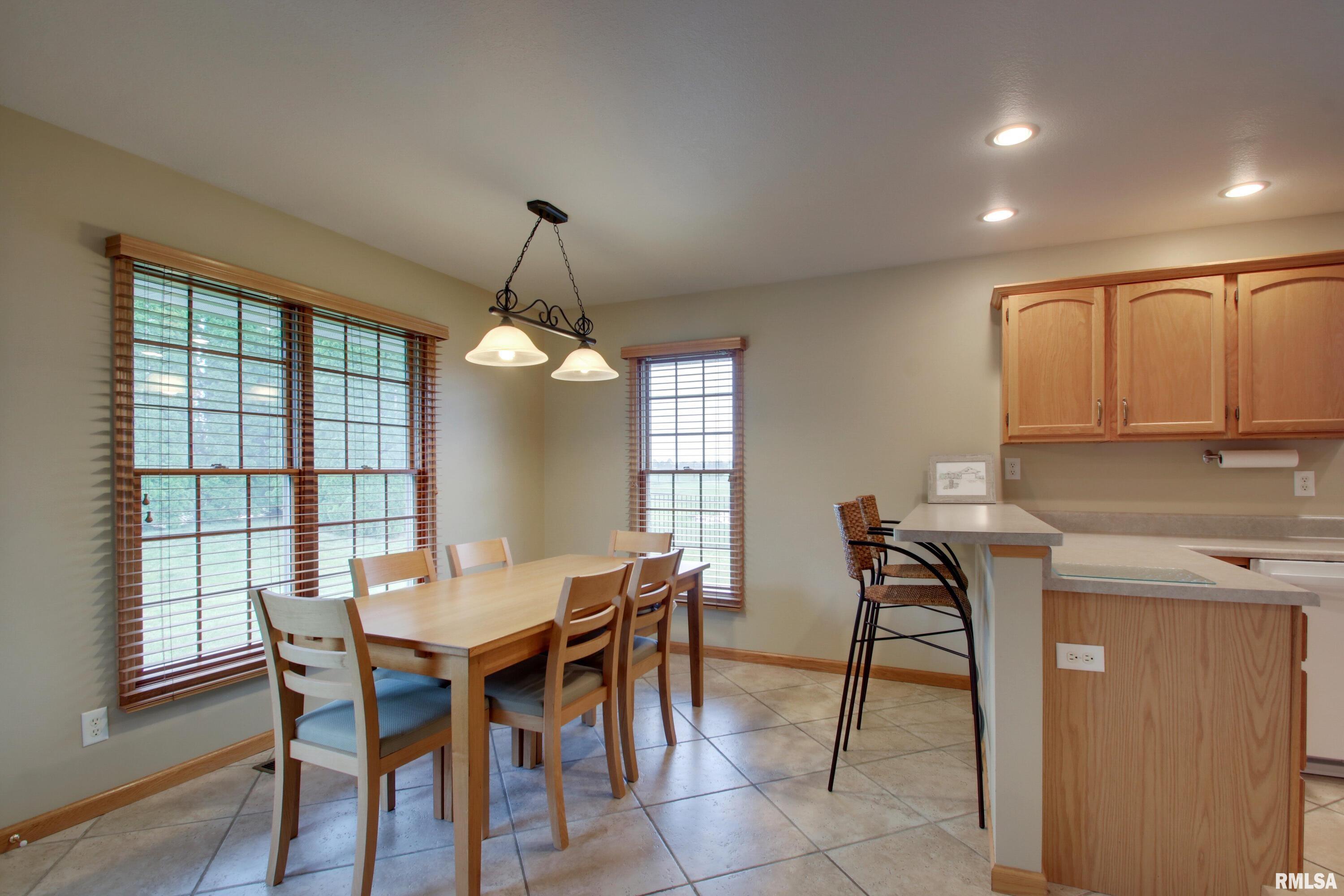 2723 Ridgecrest Drive Quincy, IL 62305 - Photo 9 of 21 Gallery Image 9