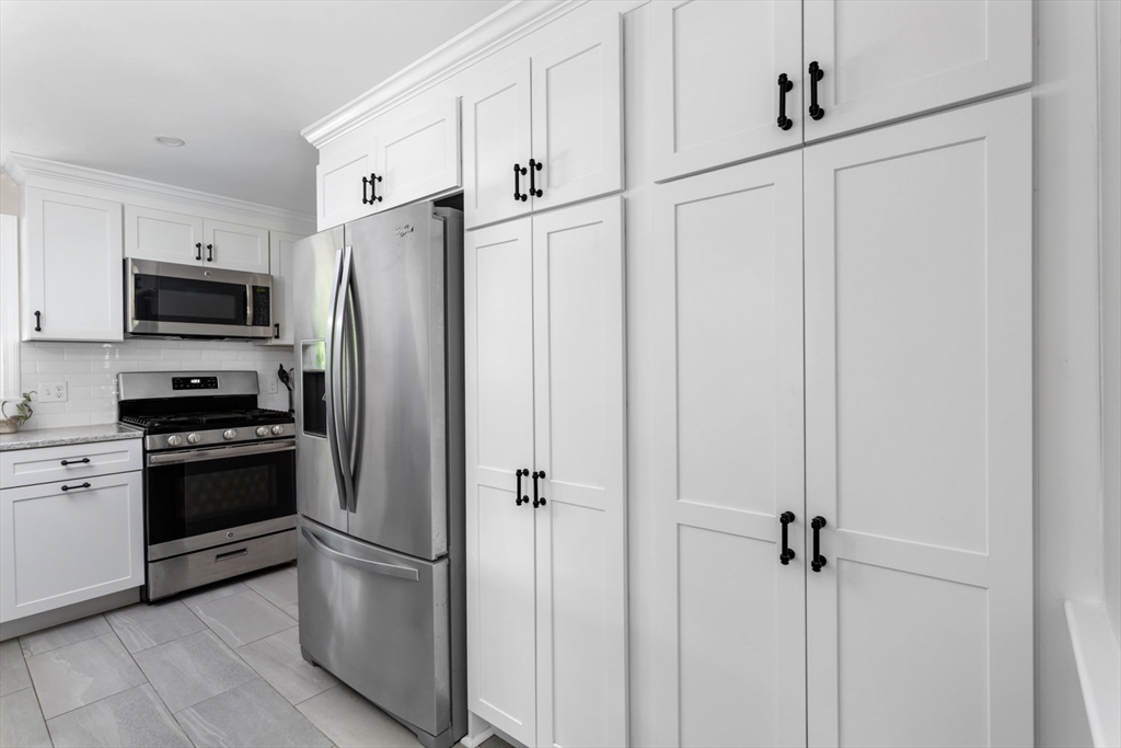 314 Pleasant Street Franklin, MA 02038 - Photo 16 of 40