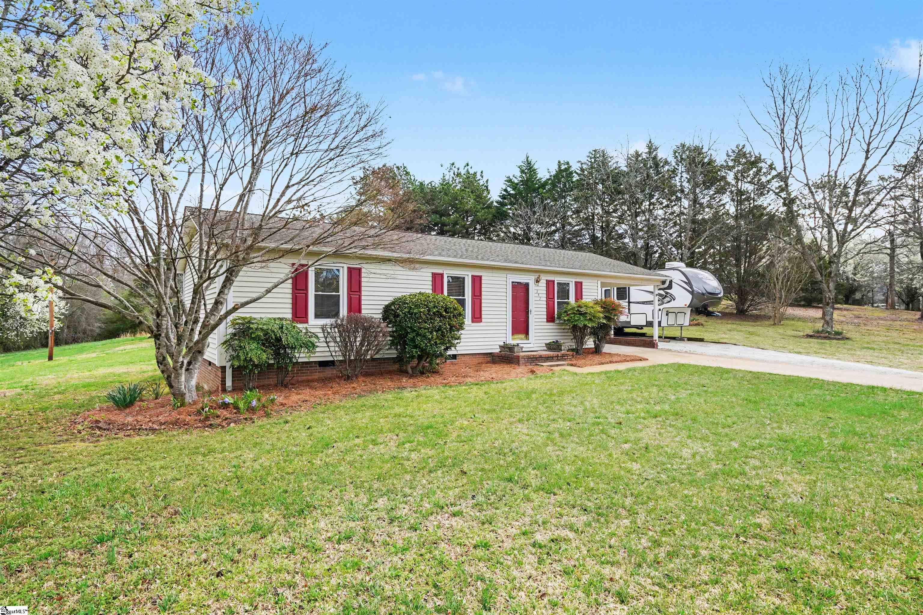 242 Vera Holliday Road Six Mile, SC 29682 - Photo 2 of 24