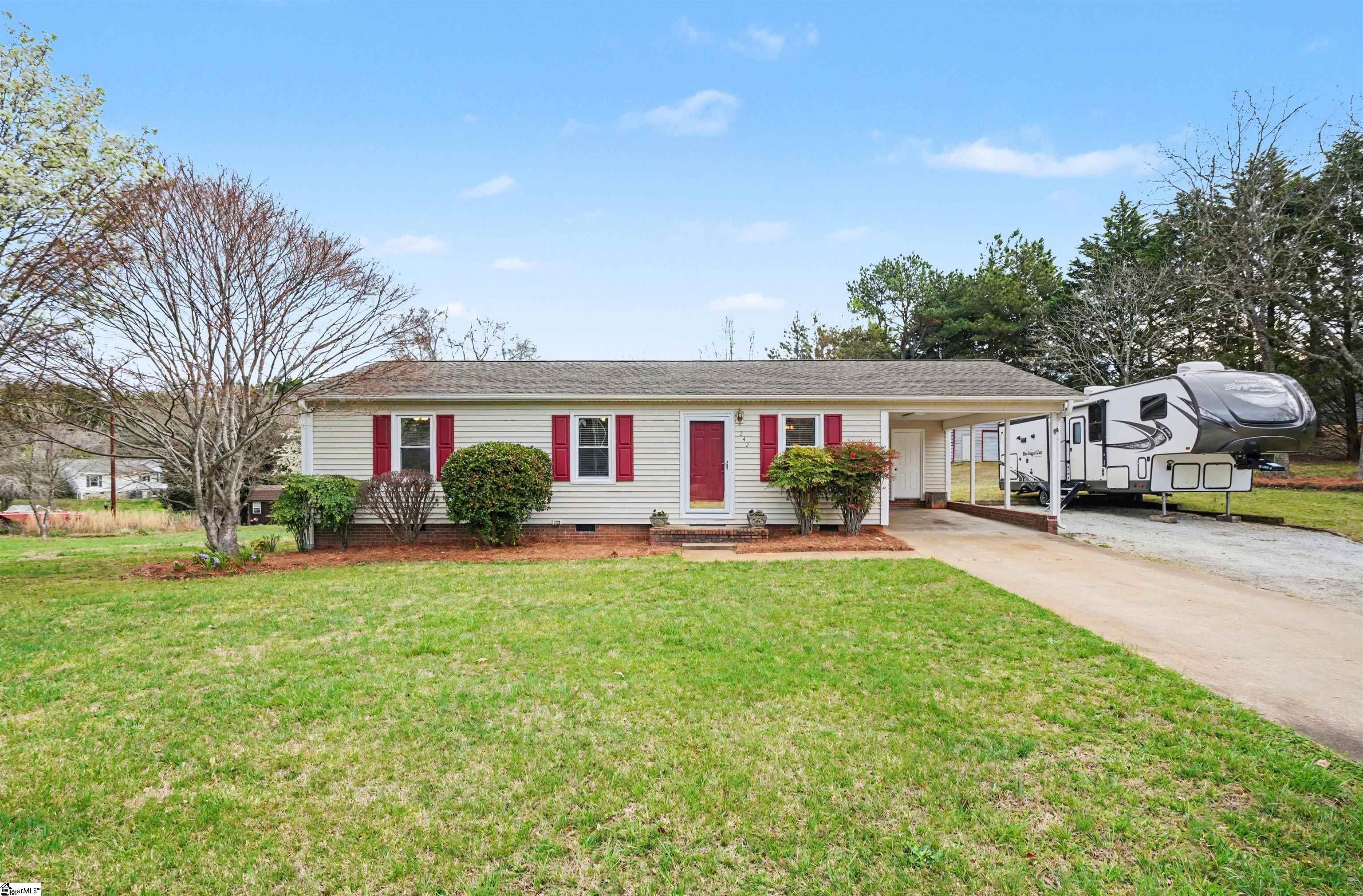 242 Vera Holliday Road Six Mile, SC 29682 - Photo 3 of 24
